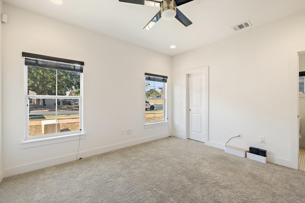 2703 Halcyon Dr # 8, Austin, TX 78702