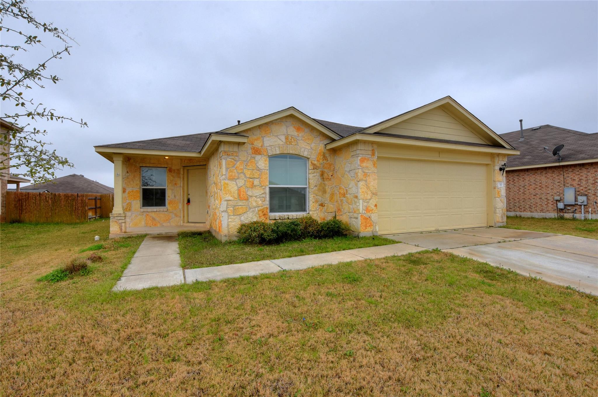 310 Pack Horse Dr, Bastrop, TX 78602