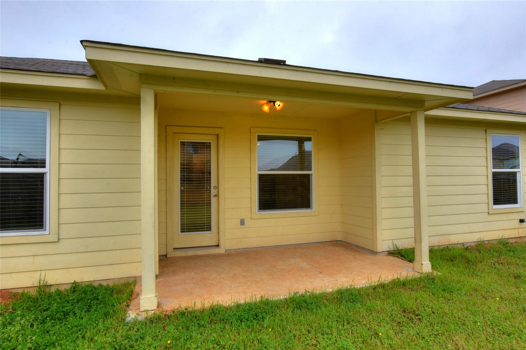 310 Pack Horse Dr, Bastrop, TX 78602