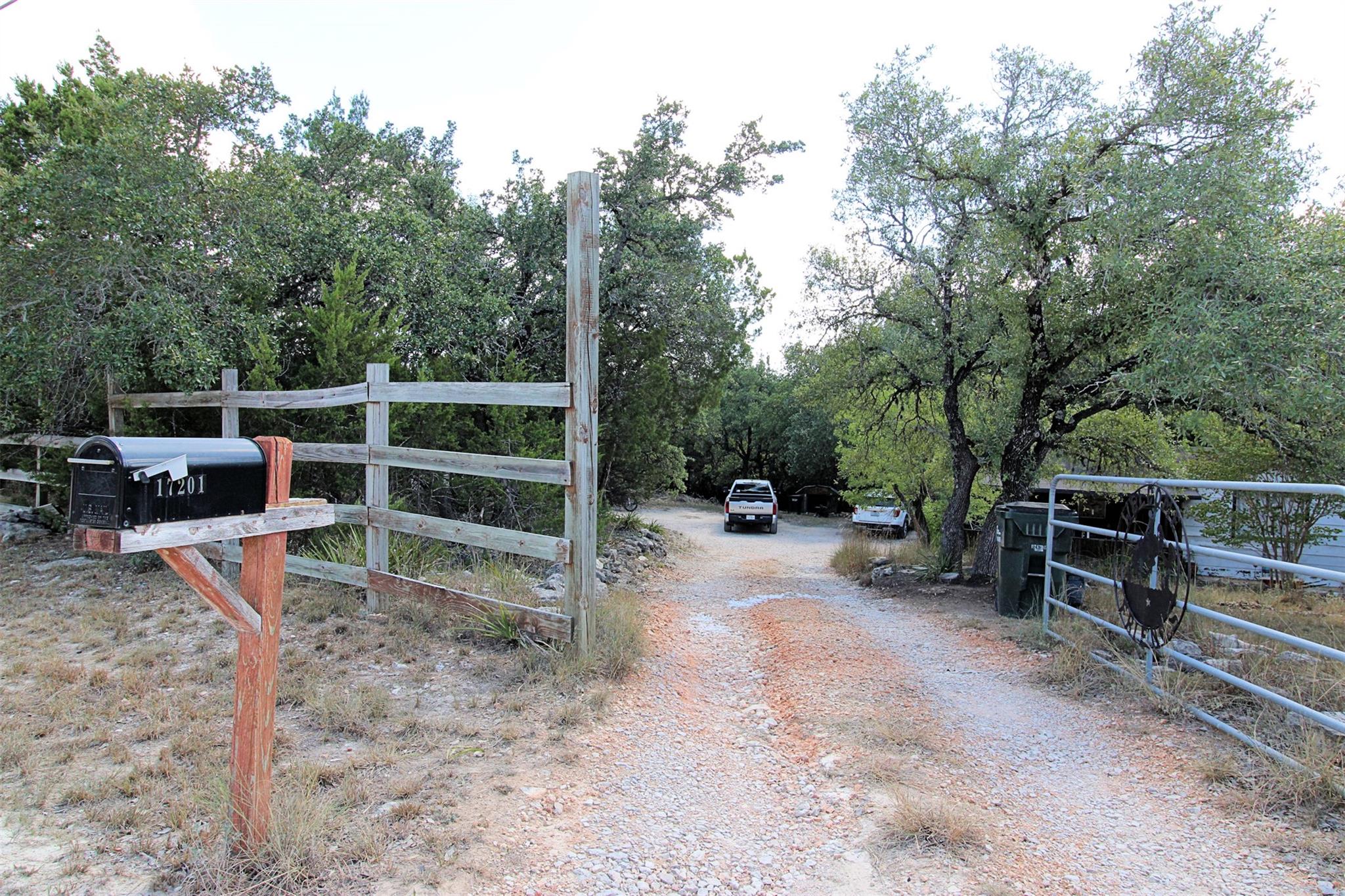 17201 Oak Cliff Cir, Dripping Springs, TX 78620