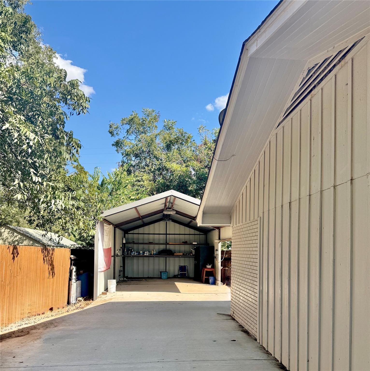 600 Wilkes St, Smithville, TX 78957