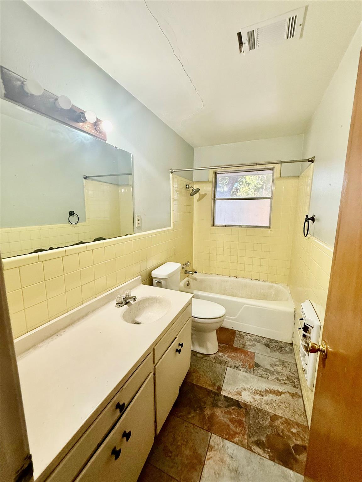 600 Wilkes St, Smithville, TX 78957