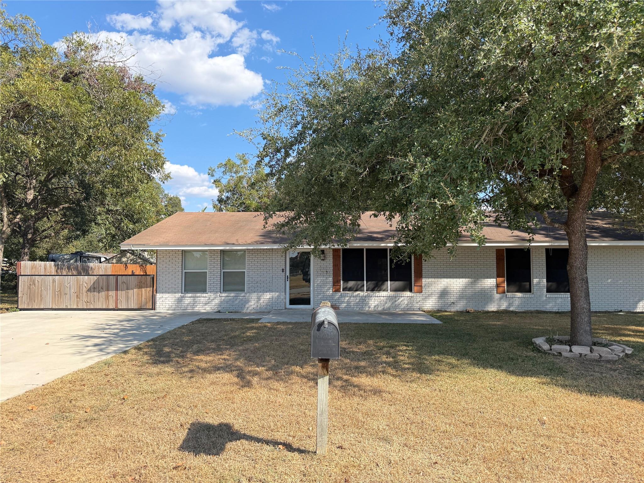 600 Wilkes St, Smithville, TX 78957