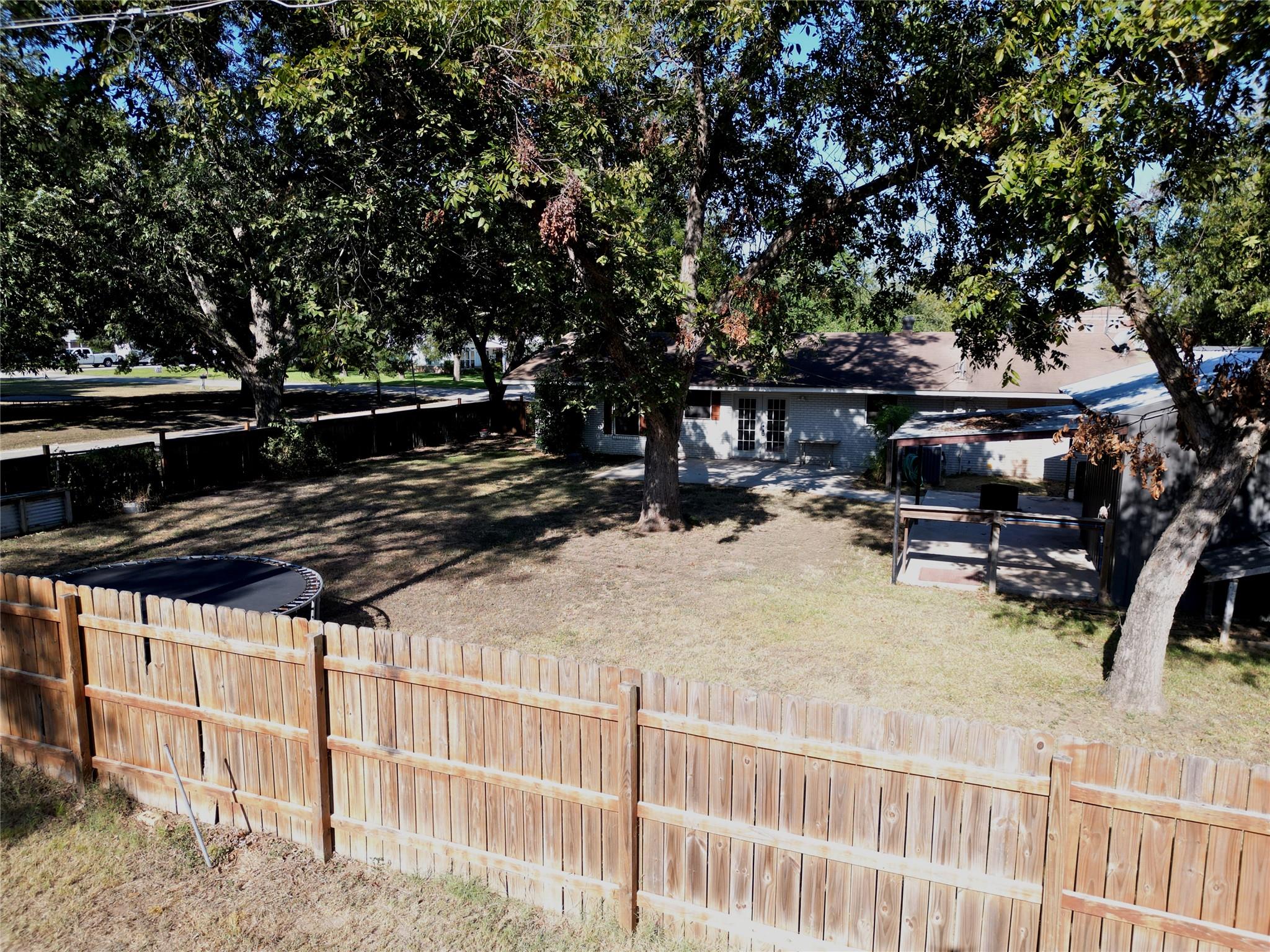 600 Wilkes St, Smithville, TX 78957