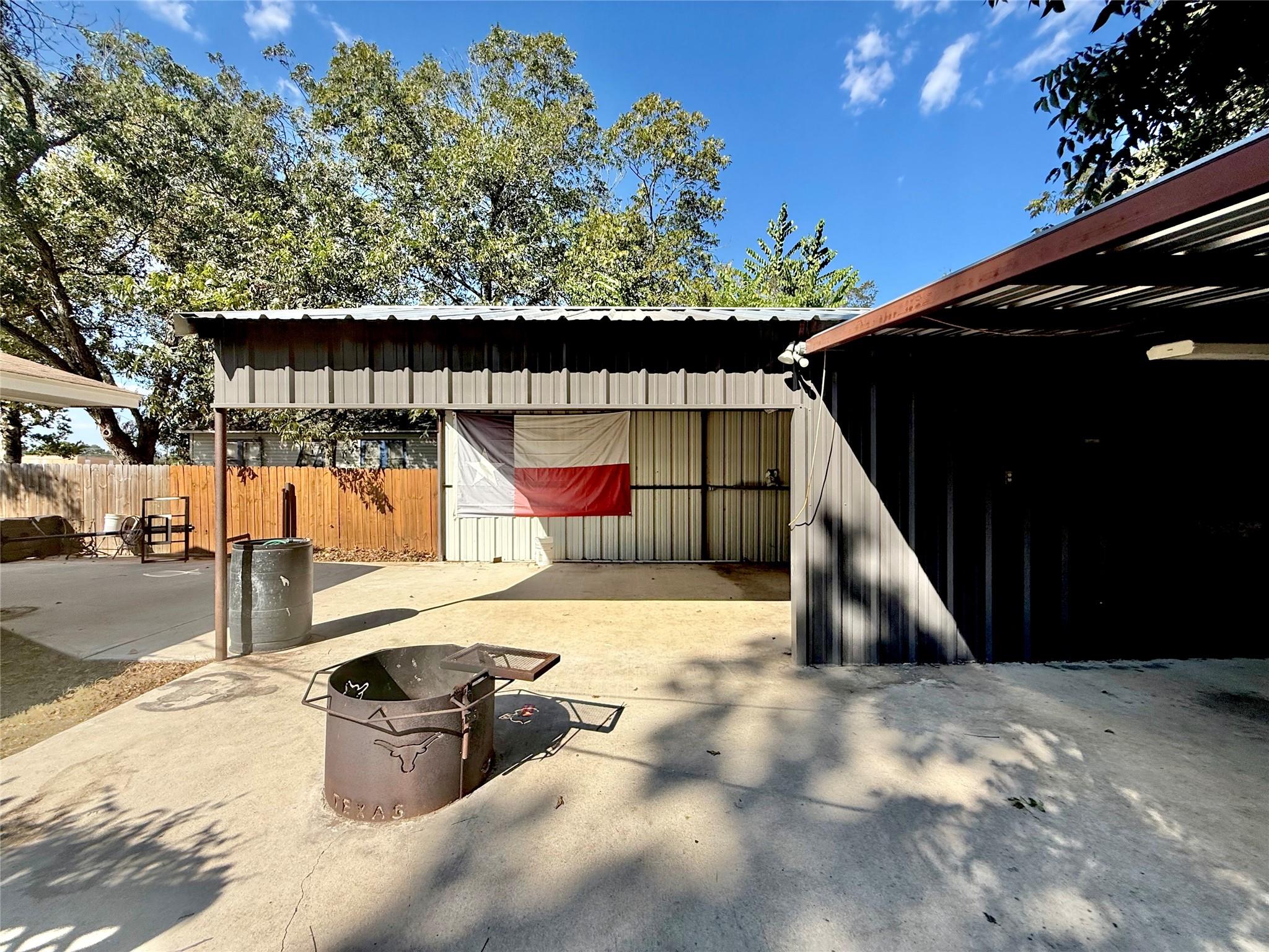 600 Wilkes St, Smithville, TX 78957