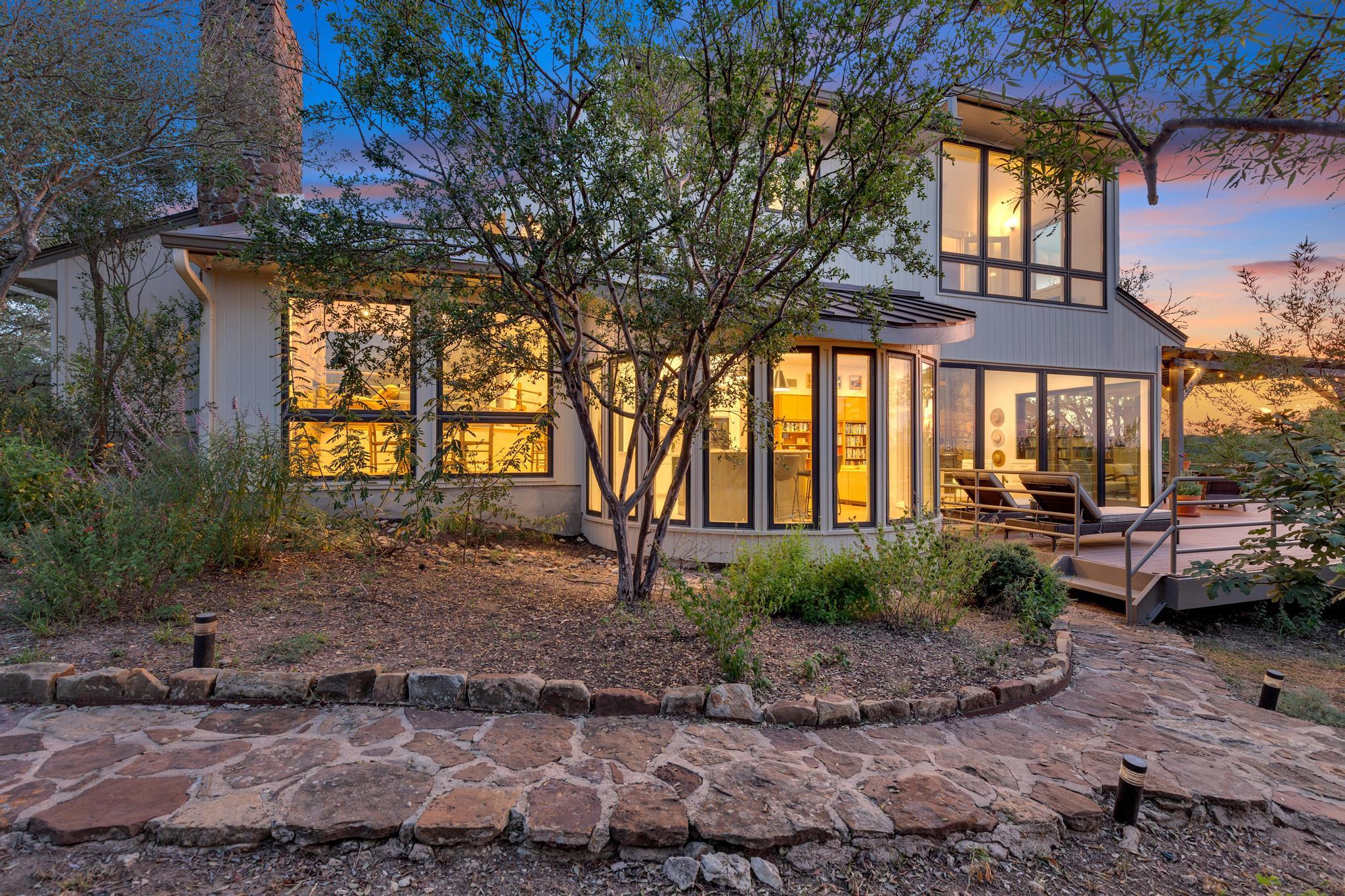 100 Derby Dr, Spicewood, TX 78669