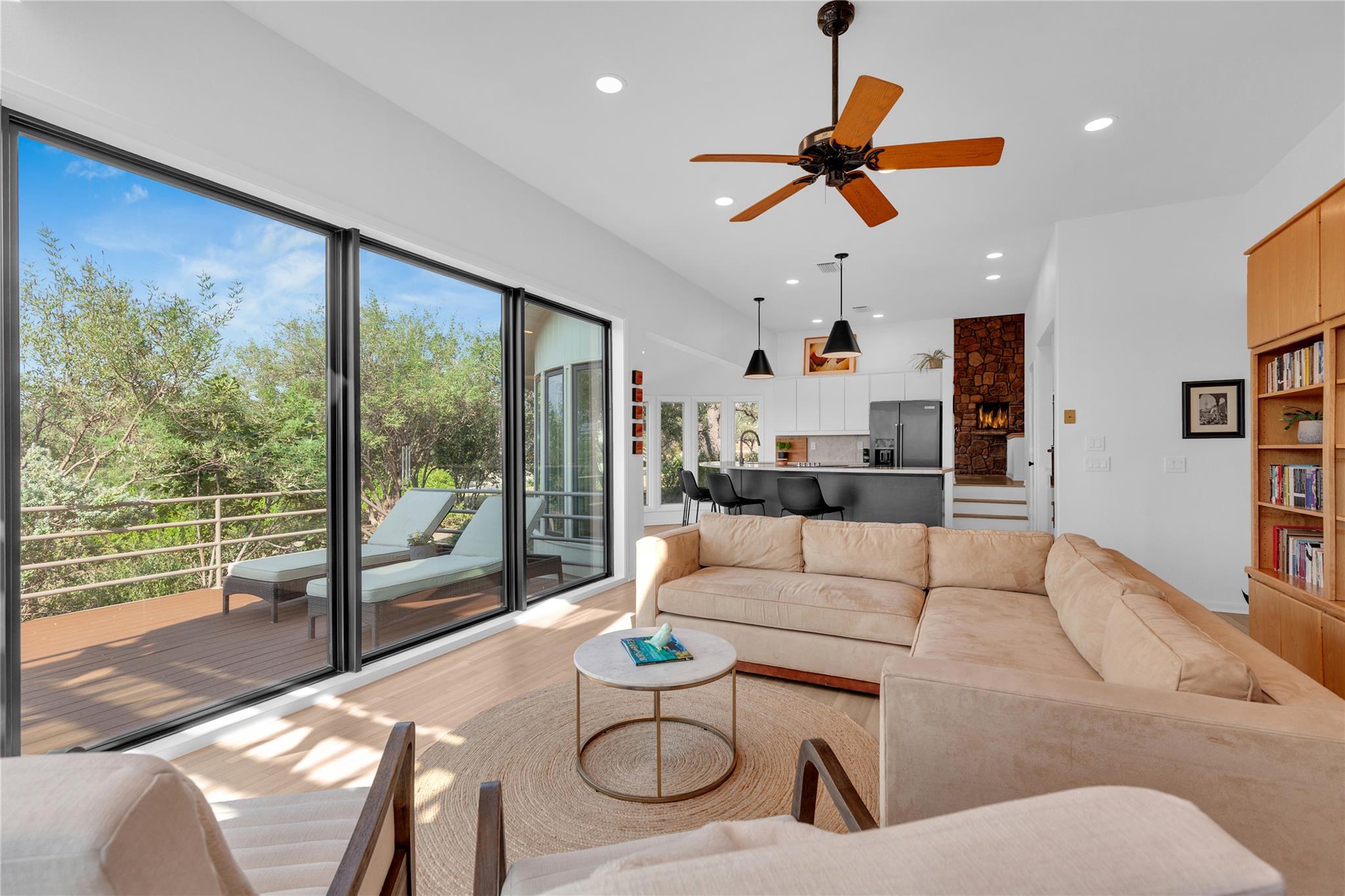 100 Derby Dr, Spicewood, TX 78669