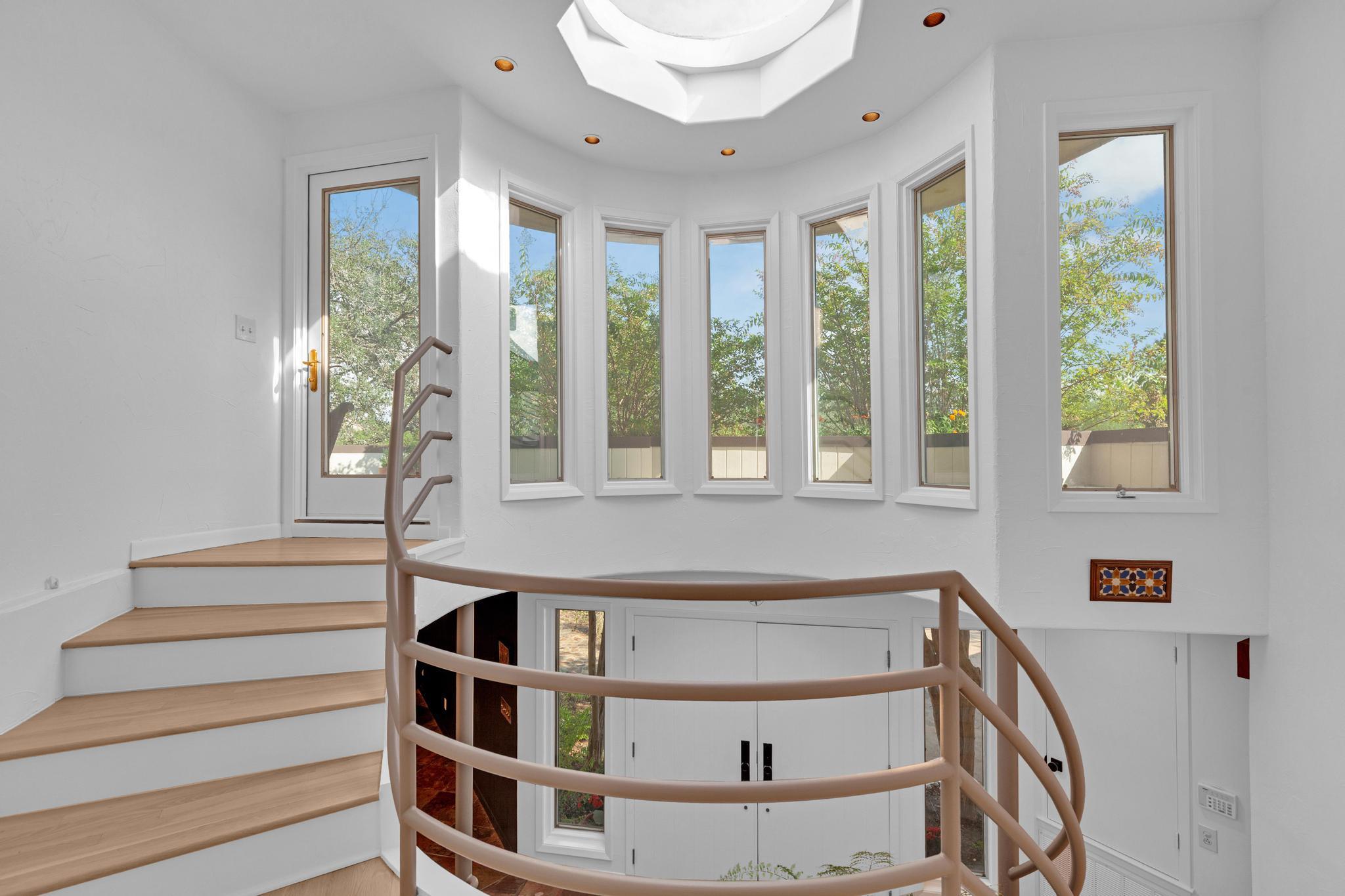 100 Derby Dr, Spicewood, TX 78669