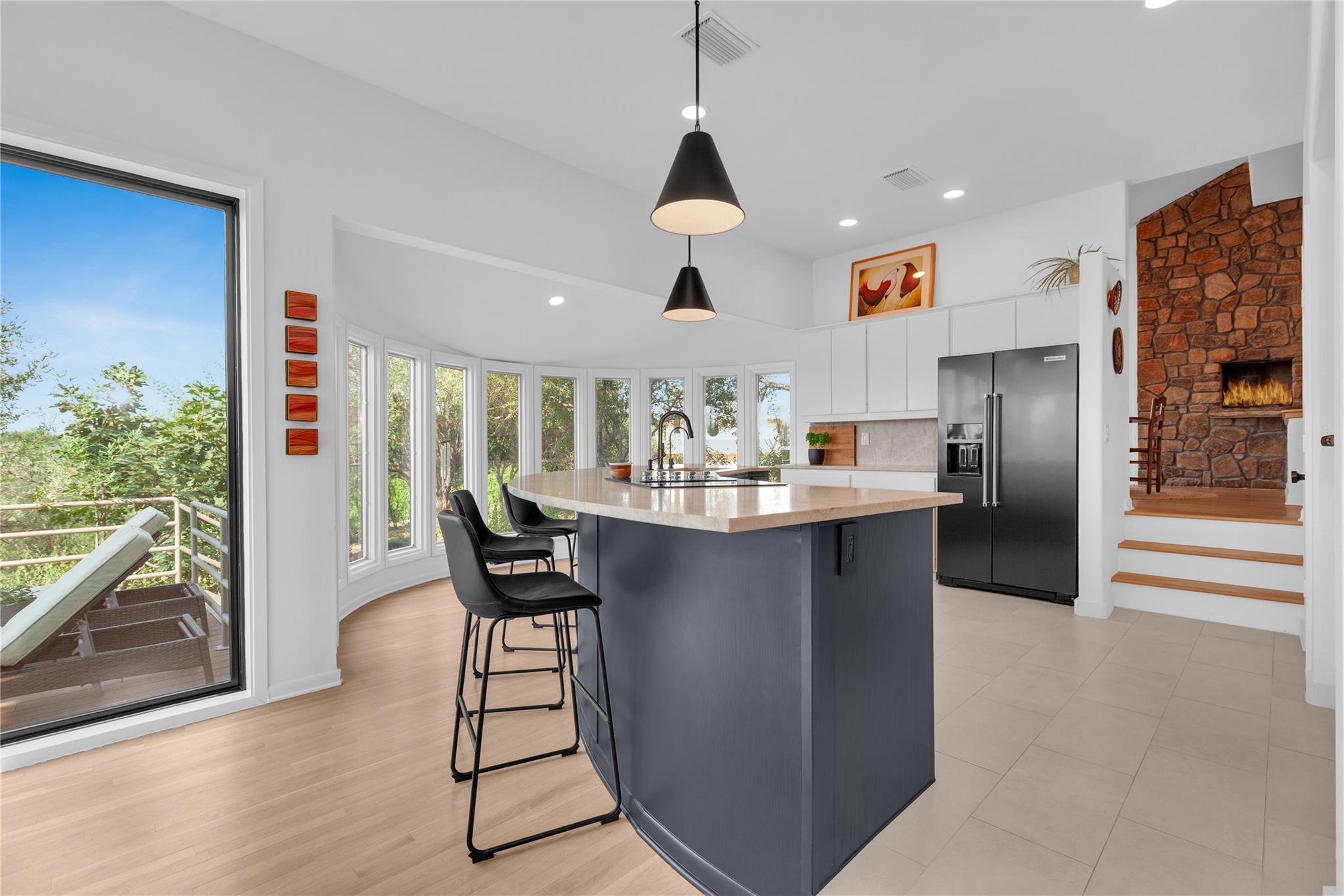 100 Derby Dr, Spicewood, TX 78669