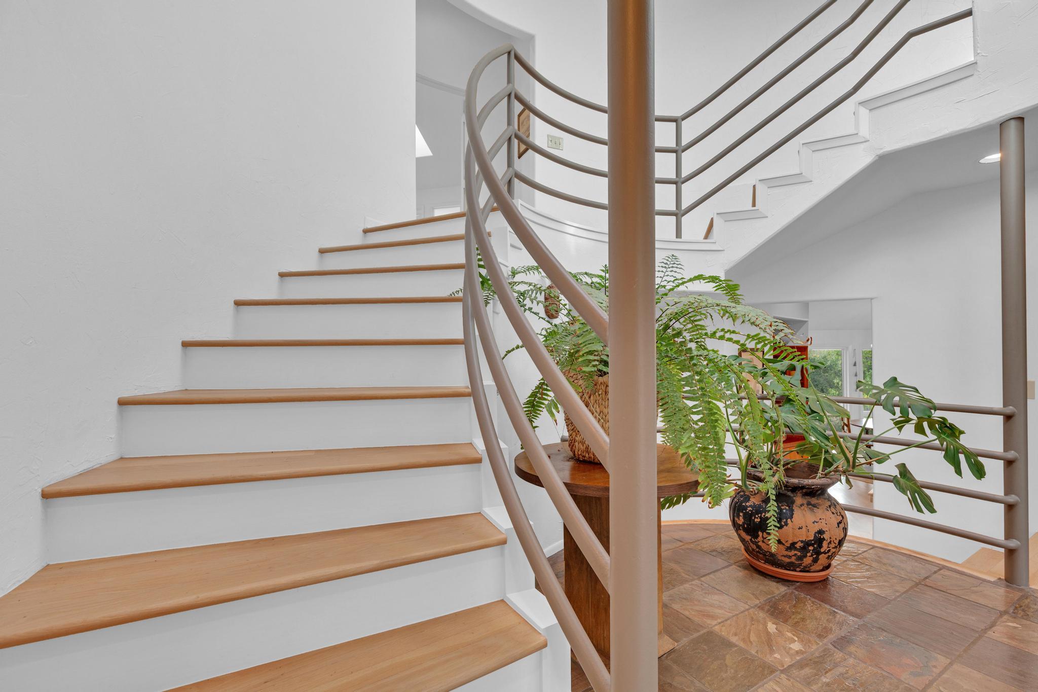 100 Derby Dr, Spicewood, TX 78669