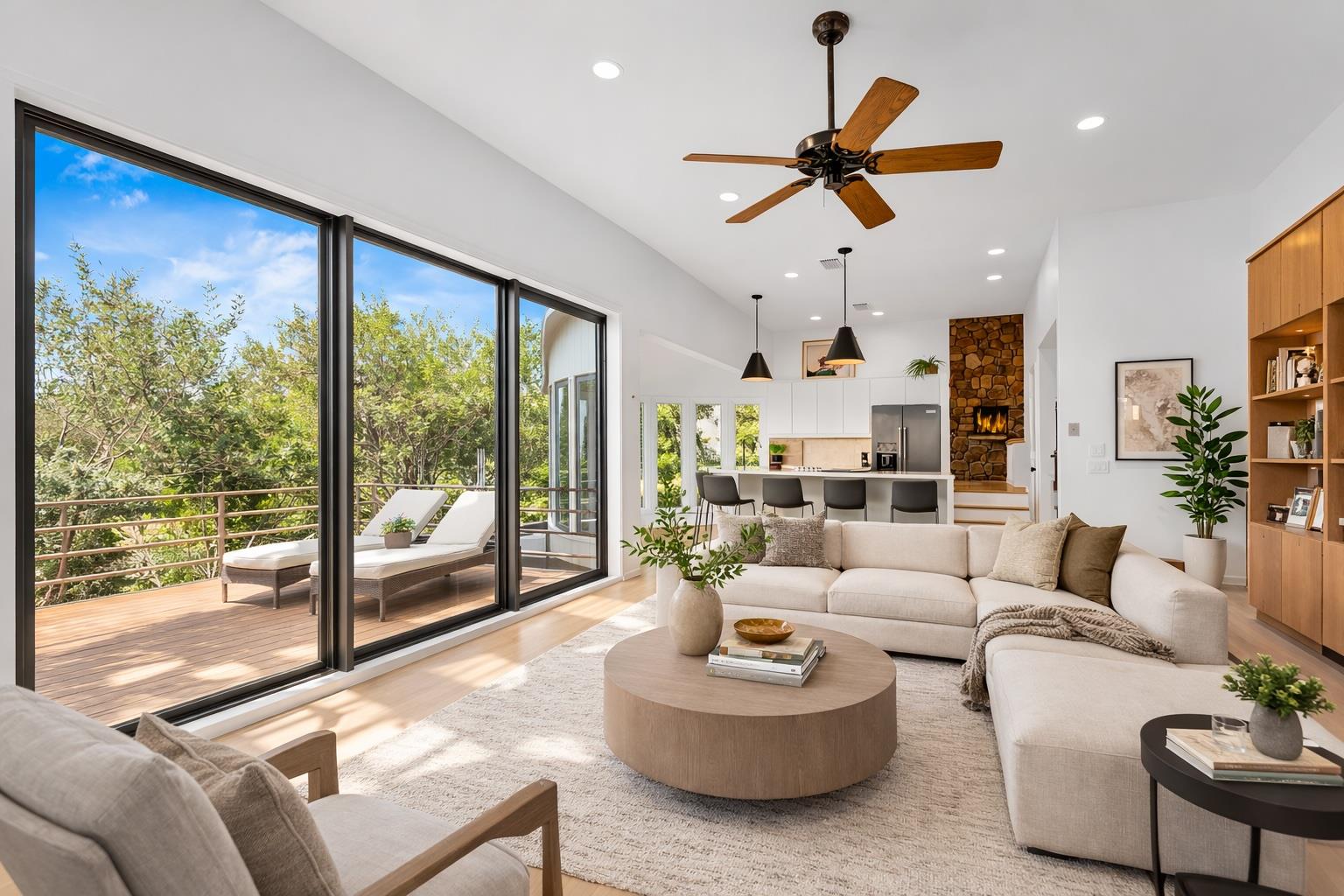 100 Derby Dr, Spicewood, TX 78669