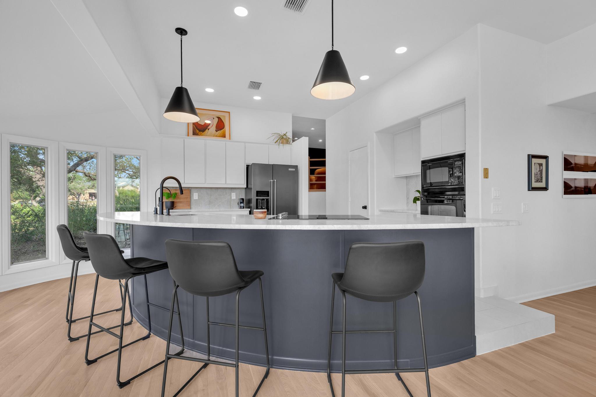 100 Derby Dr, Spicewood, TX 78669