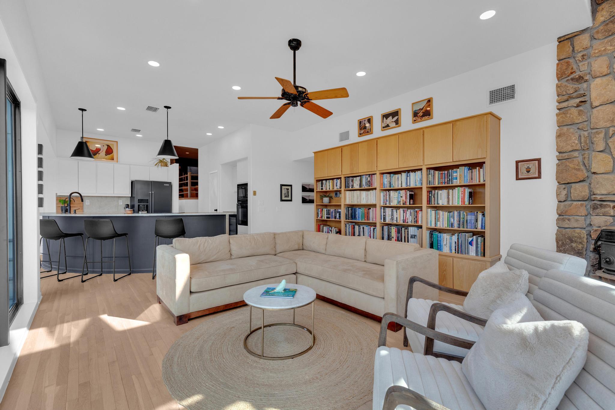 100 Derby Dr, Spicewood, TX 78669