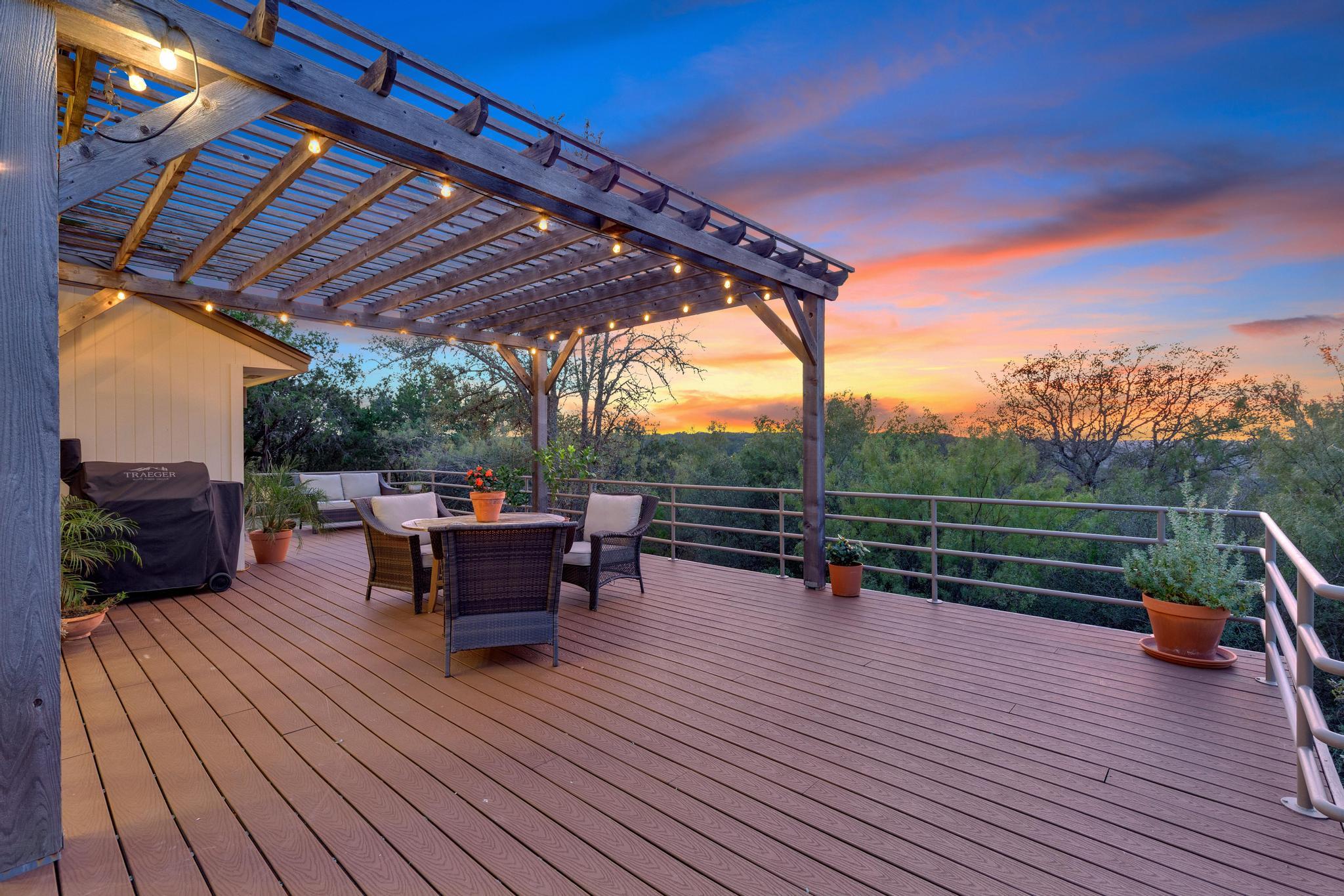 100 Derby Dr, Spicewood, TX 78669