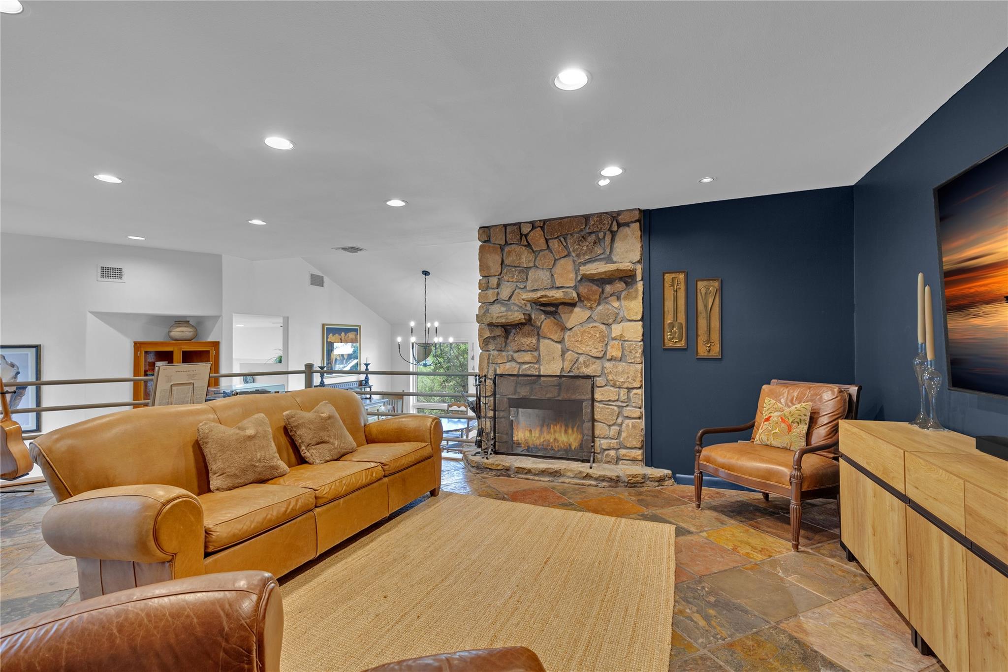 100 Derby Dr, Spicewood, TX 78669