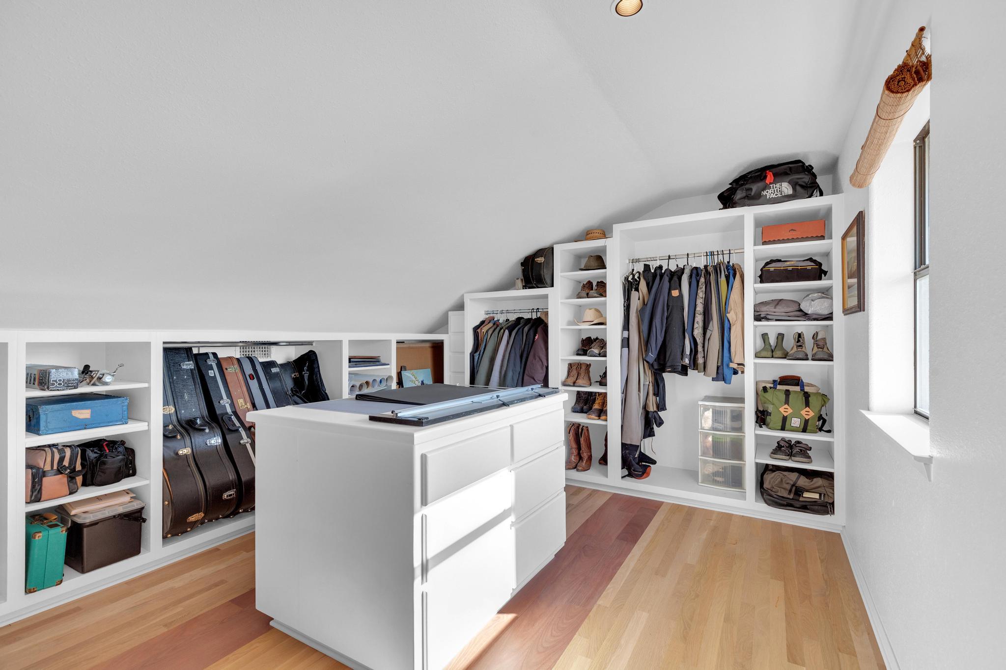 100 Derby Dr, Spicewood, TX 78669