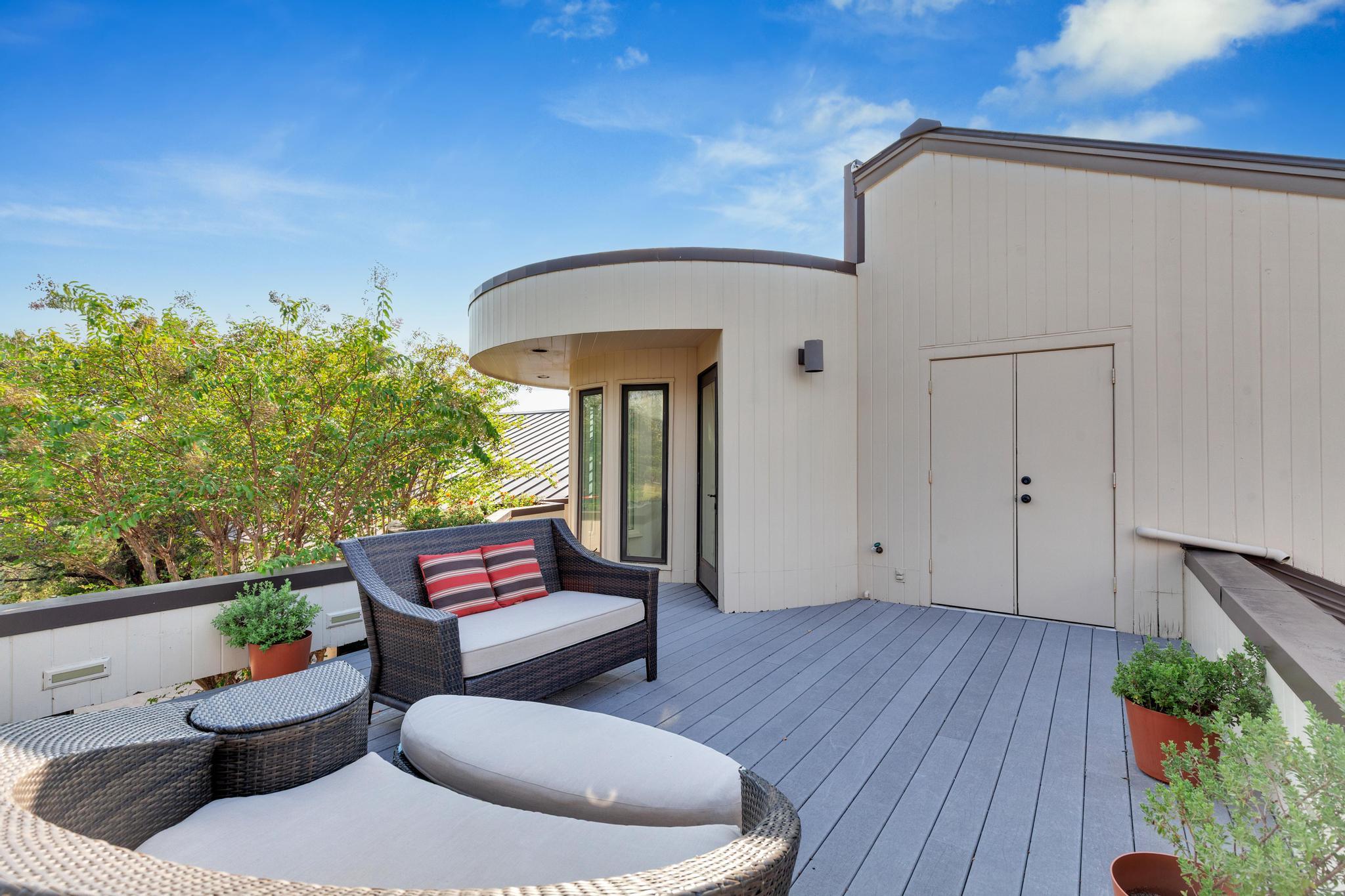 100 Derby Dr, Spicewood, TX 78669