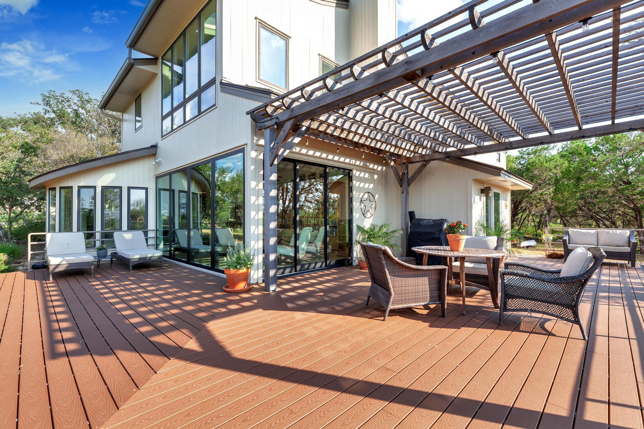 100 Derby Dr, Spicewood, TX 78669