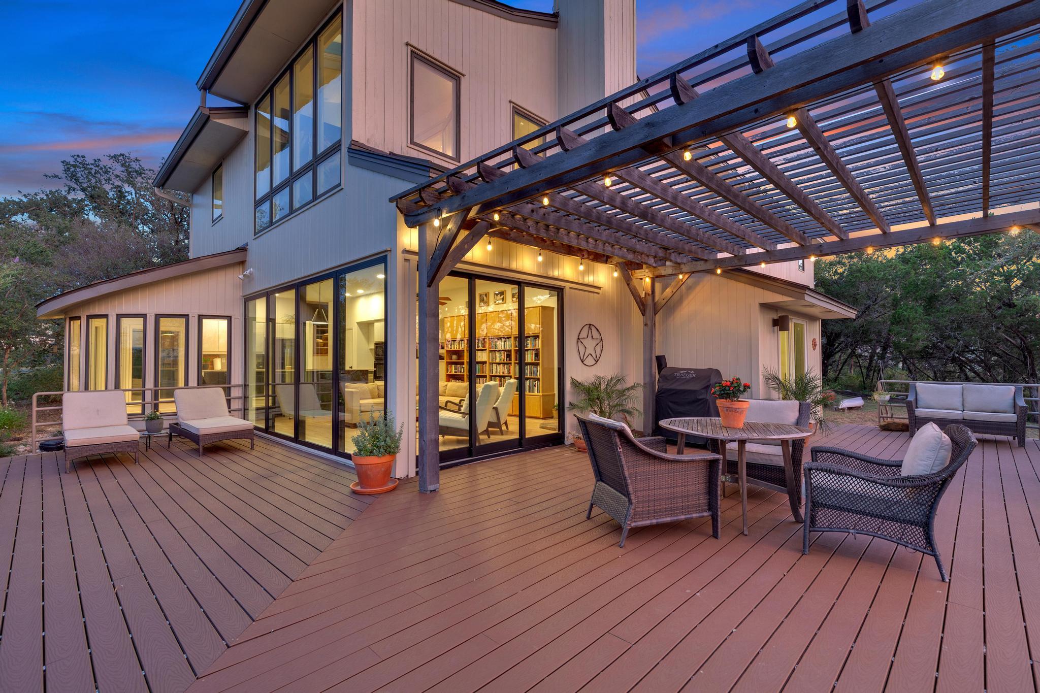 100 Derby Dr, Spicewood, TX 78669