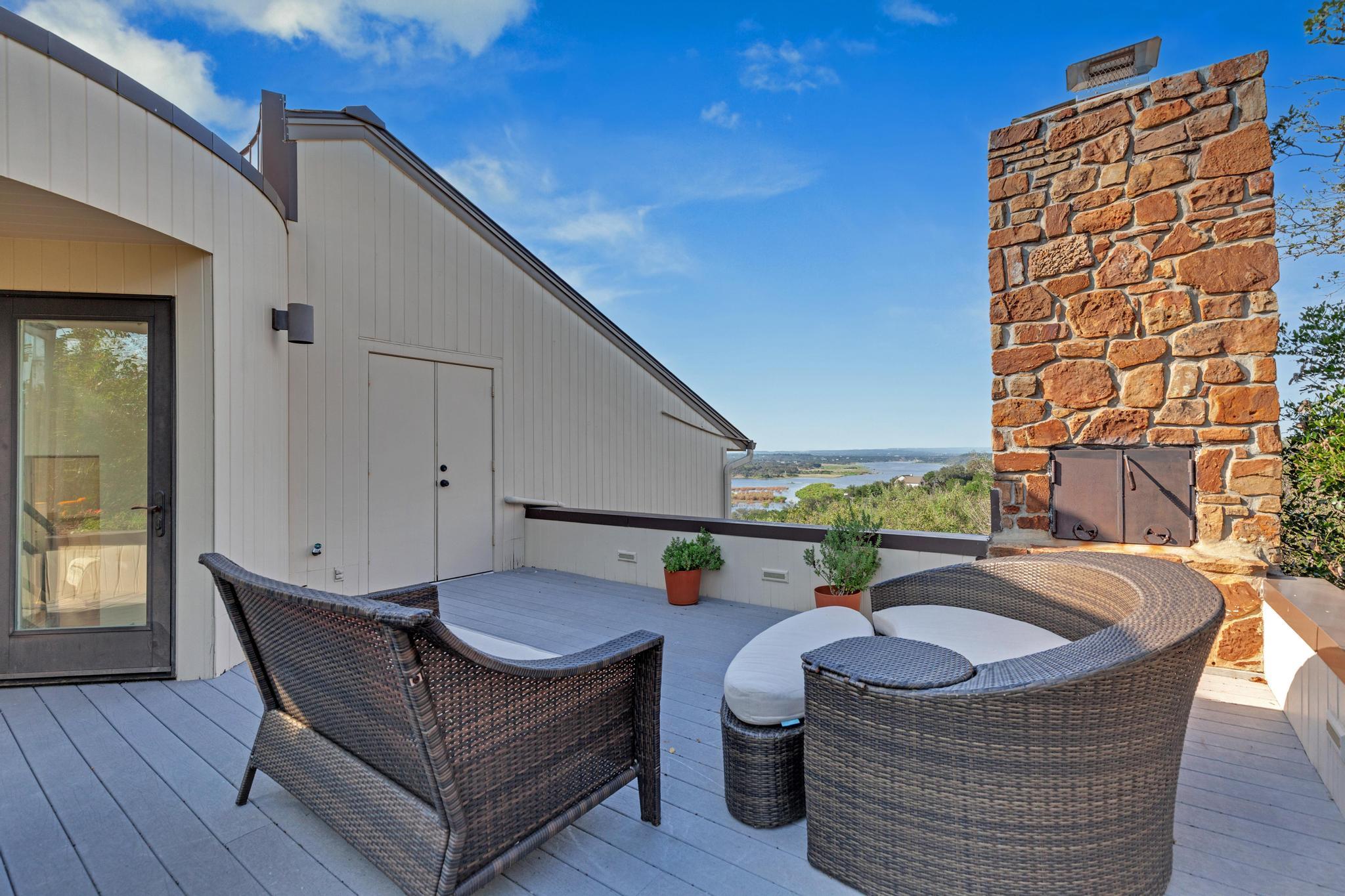 100 Derby Dr, Spicewood, TX 78669