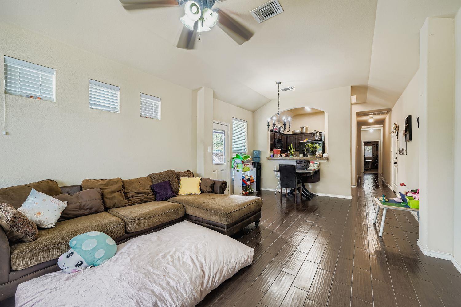 3000 Whisper Oaks Ln, Georgetown, TX 78628