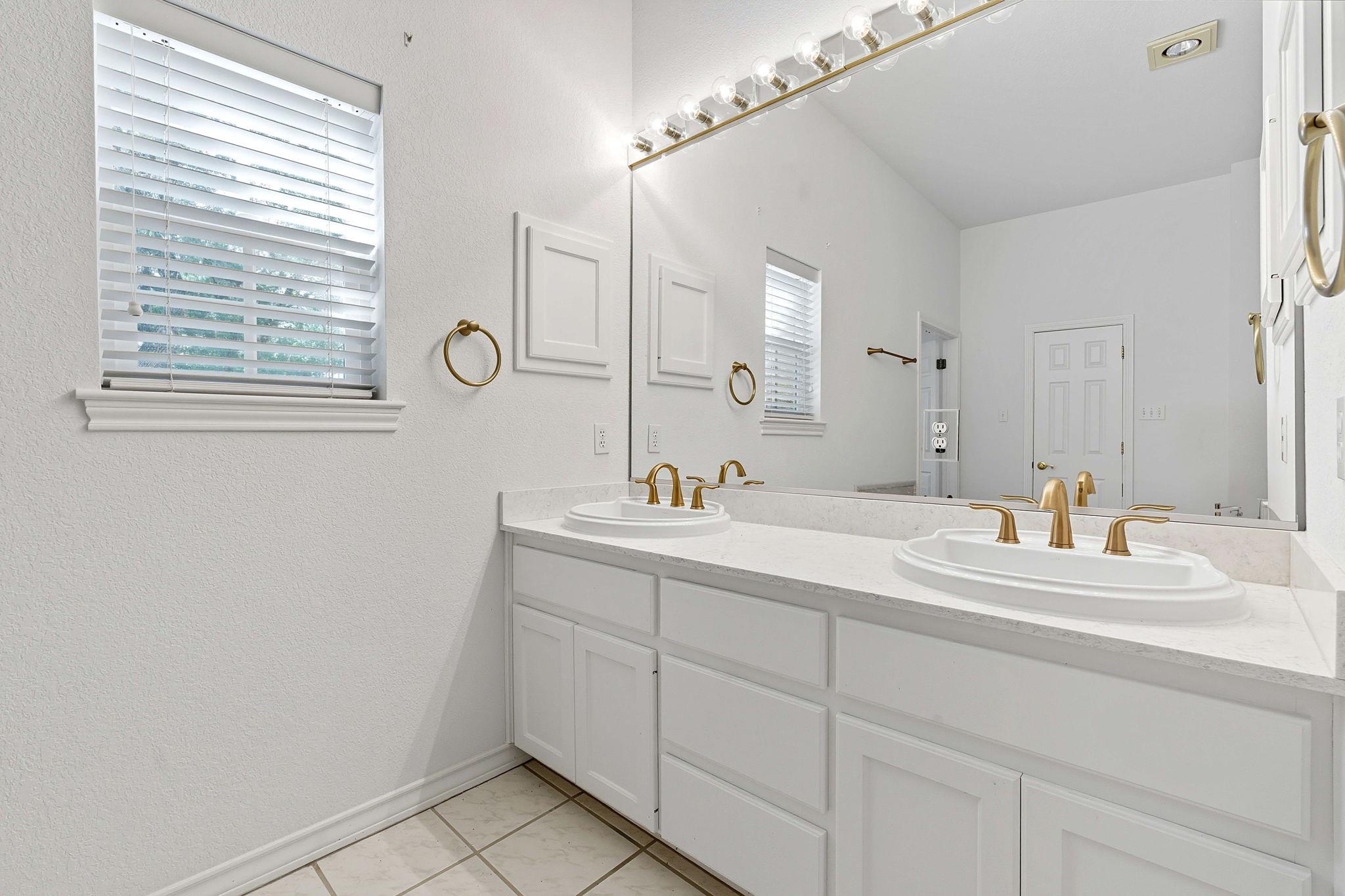 700 Barrett Ln, Austin, TX 78733