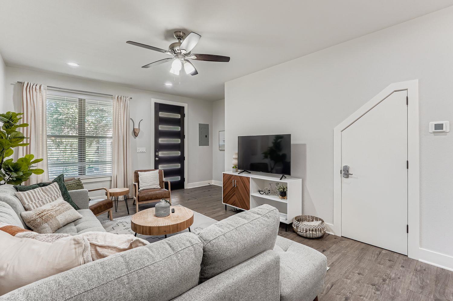 18803 Hogan Cir # 14, Point Venture, TX 78645