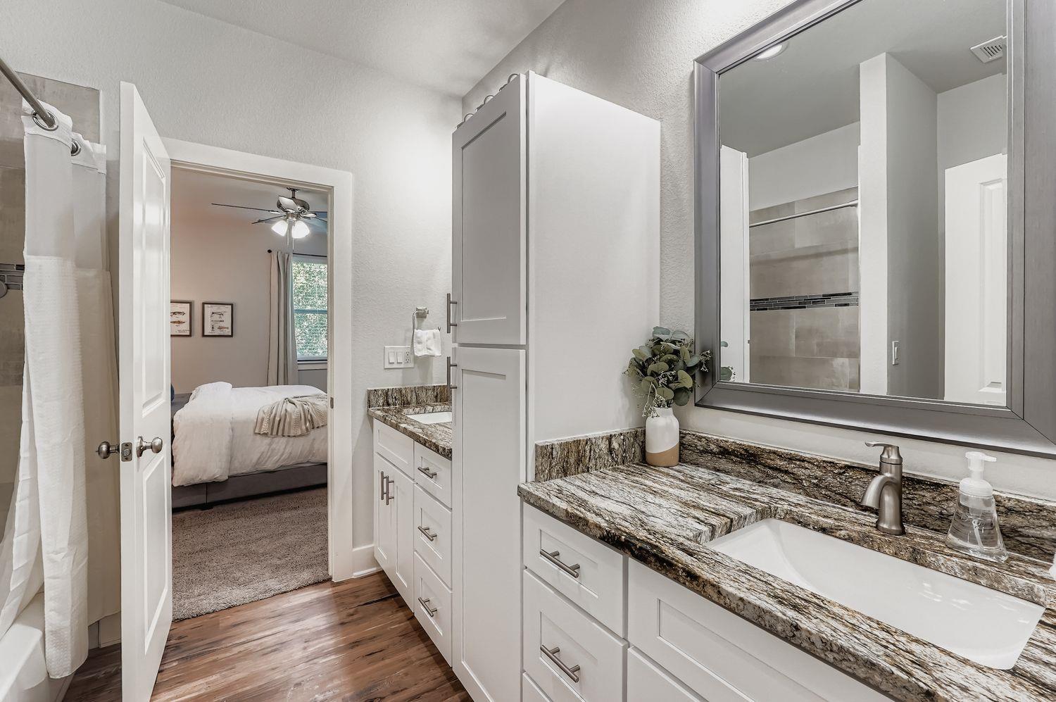 18803 Hogan Cir # 14, Point Venture, TX 78645