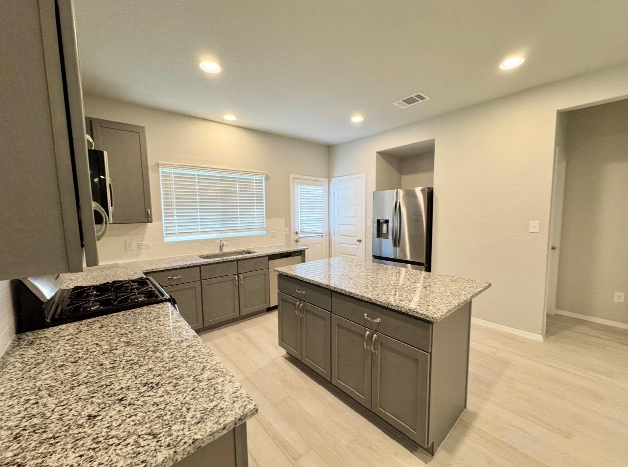 204 Tillage Rd, Elgin, TX 78621