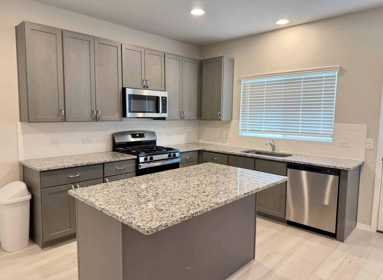 204 Tillage Rd, Elgin, TX 78621