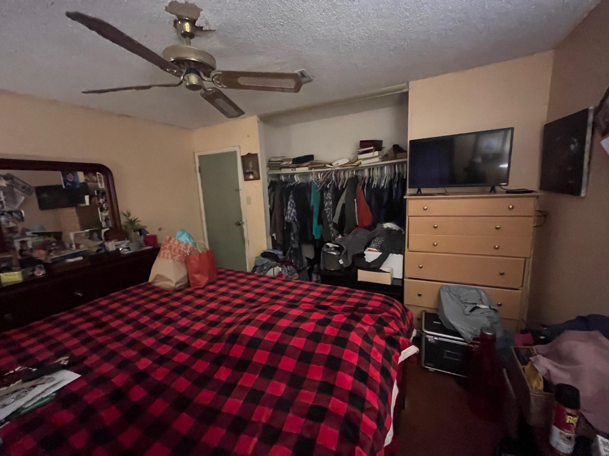 905 Luann Ln, Lockhart, TX 78644