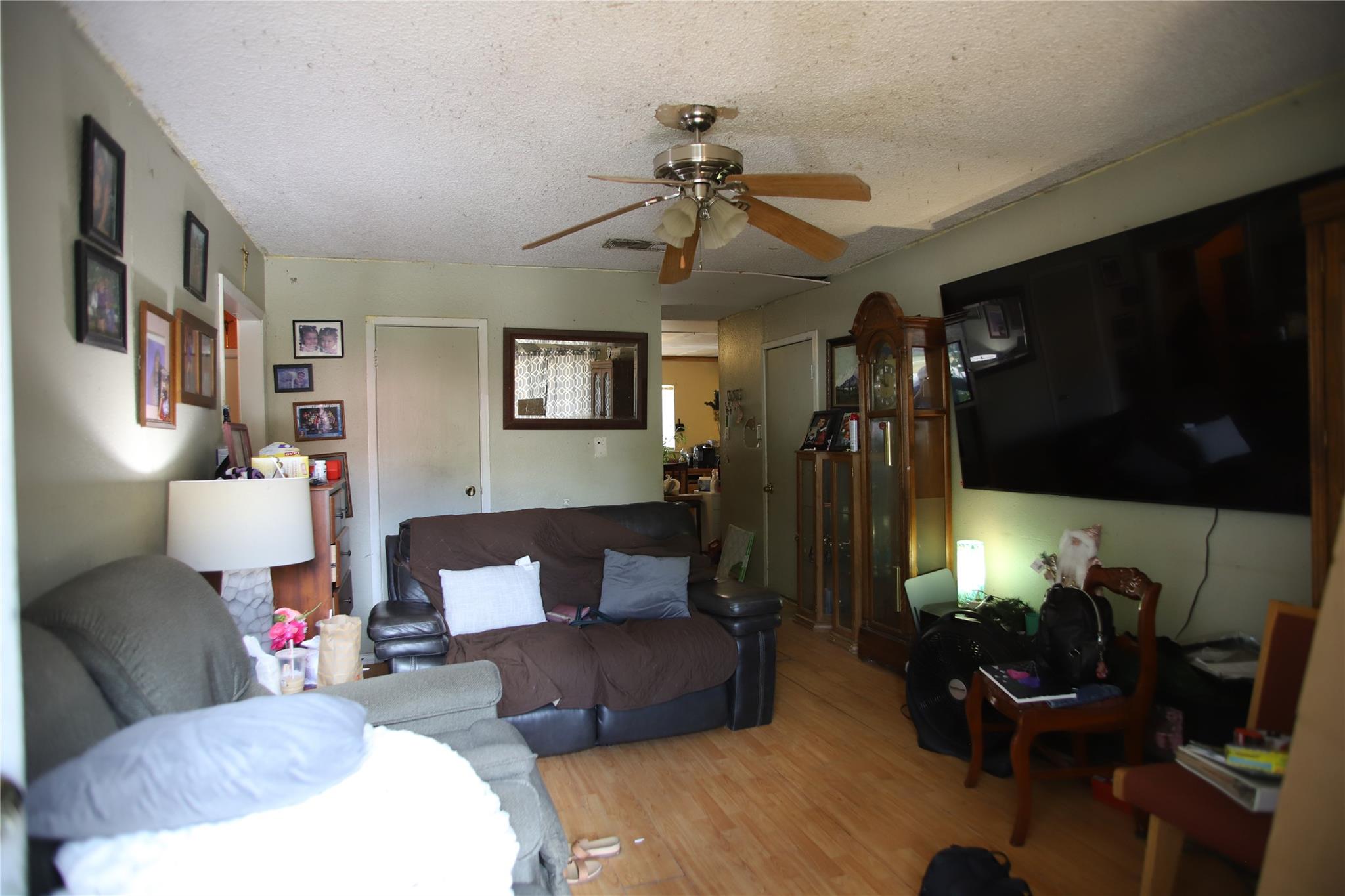 905 Luann Ln, Lockhart, TX 78644