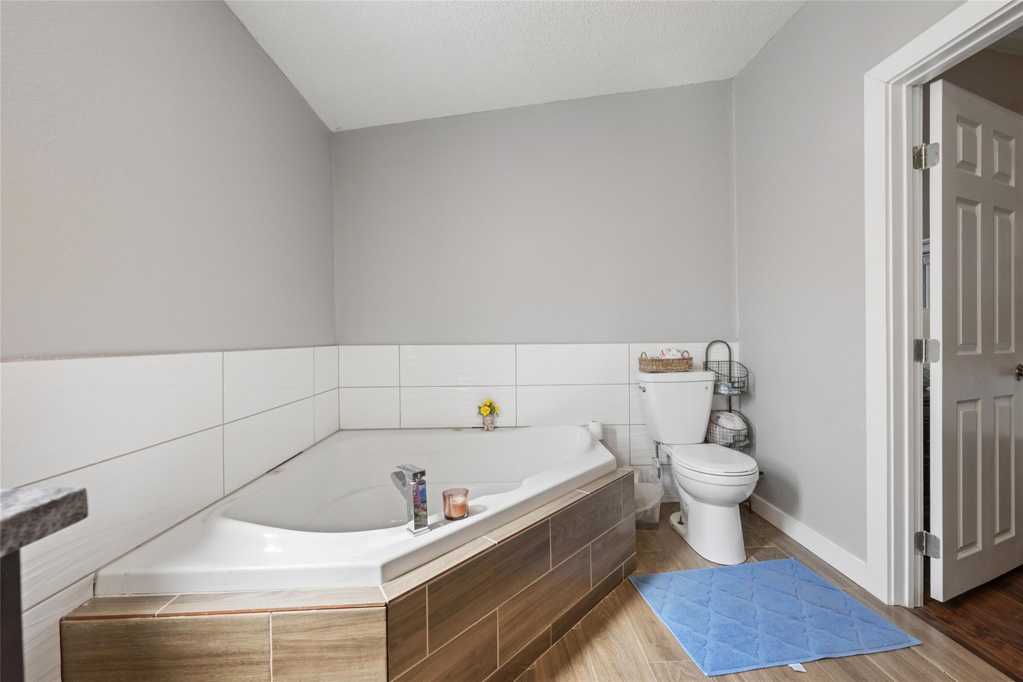 485 Bridgestone Ct, Lockhart, TX 78644