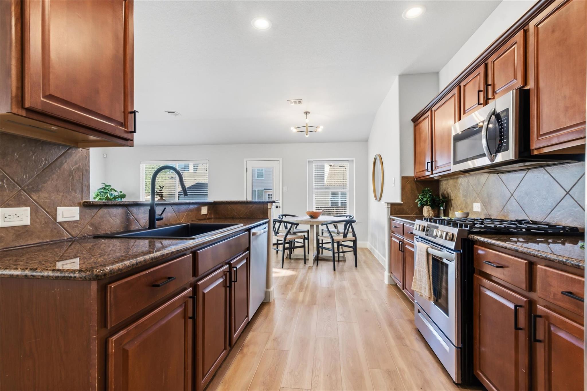 394 Verano Cir, Kyle, TX 78640