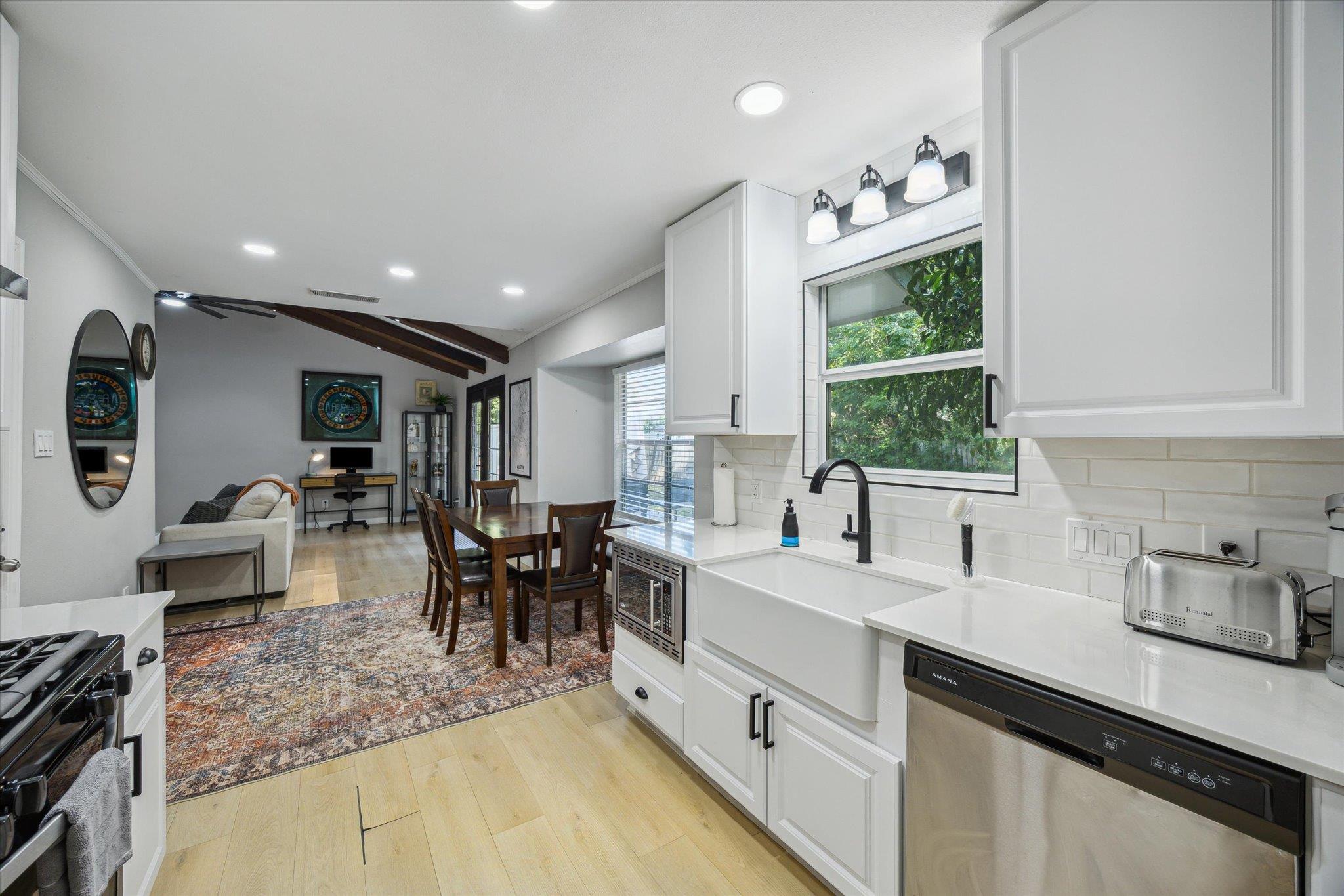 10414 Quail Ridge Dr, Austin, TX 78758