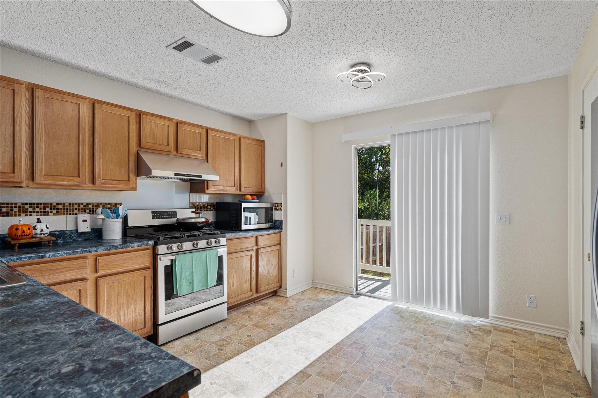 8003 Brienne Dr, Round Rock, TX 78681