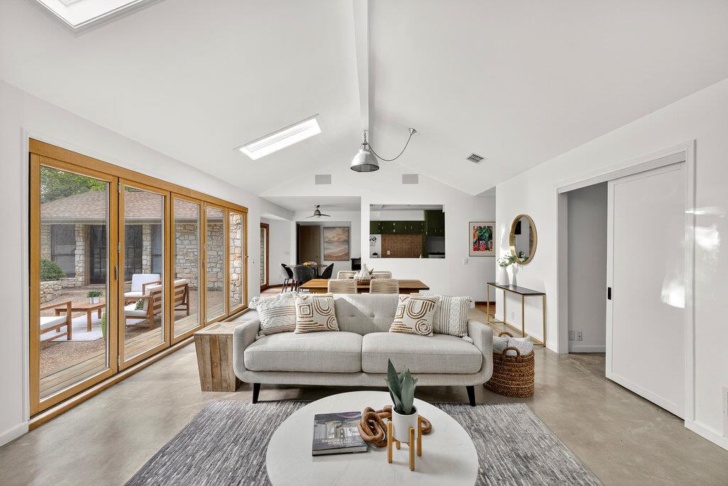 2202 Cypress Pt E, Austin, TX 78746