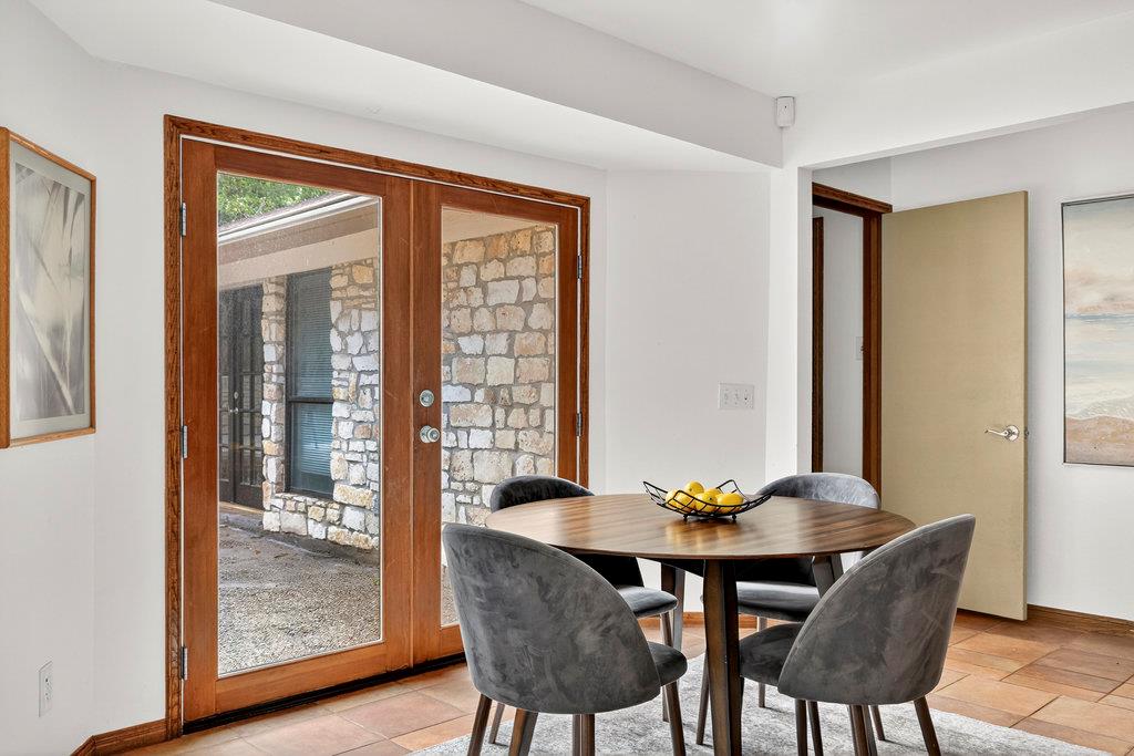 2202 Cypress Pt E, Austin, TX 78746