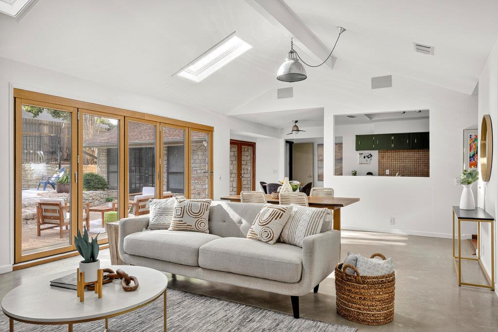 2202 Cypress Pt E, Austin, TX 78746