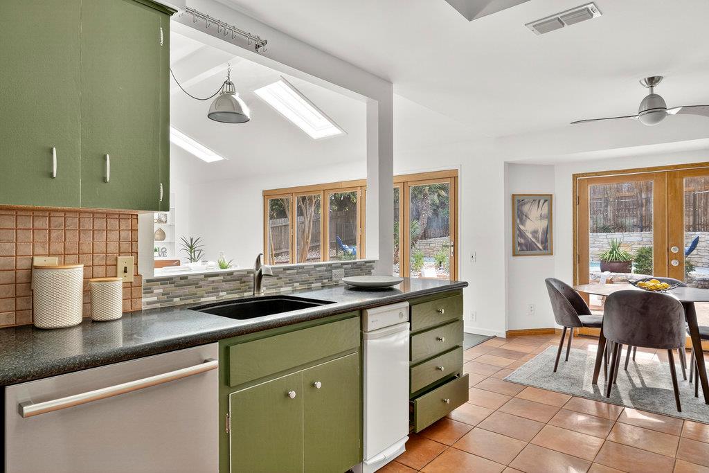 2202 Cypress Pt E, Austin, TX 78746