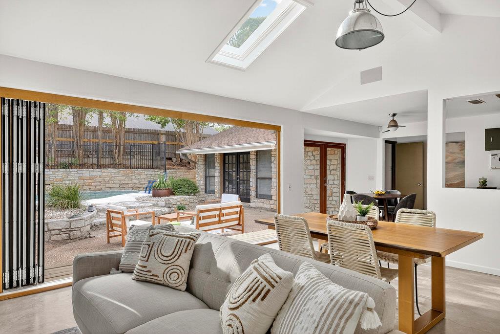 2202 Cypress Pt E, Austin, TX 78746