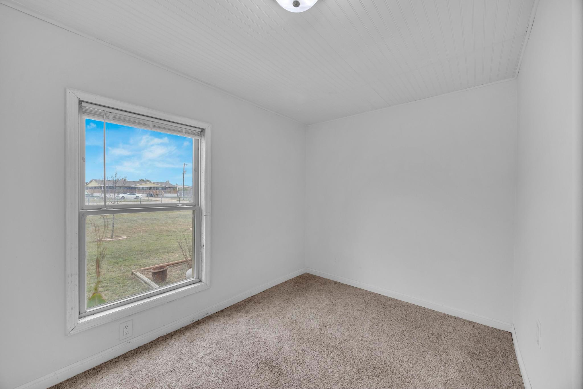 106 Cloudberry Ln, Elgin, TX 78621