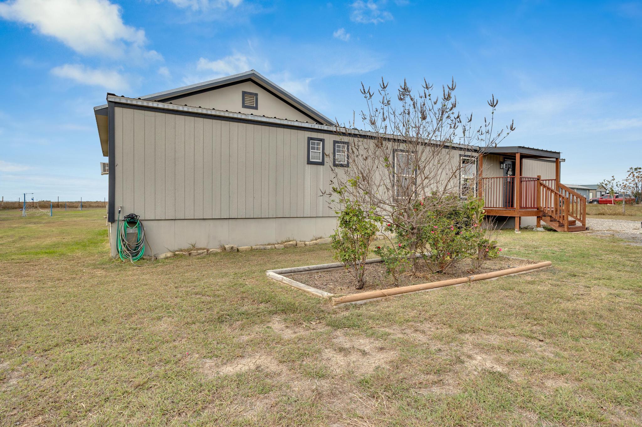 106 Cloudberry Ln, Elgin, TX 78621