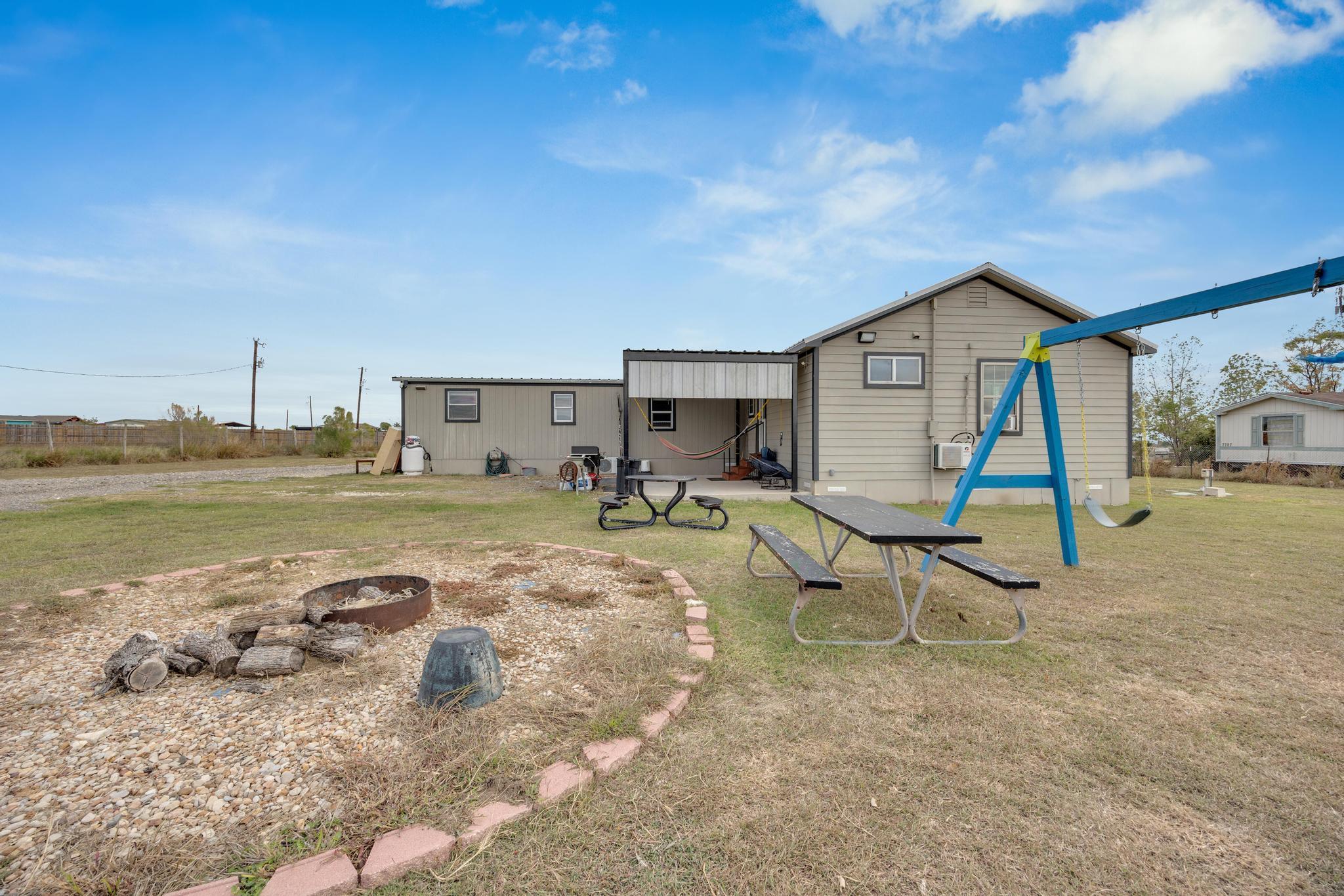 106 Cloudberry Ln, Elgin, TX 78621