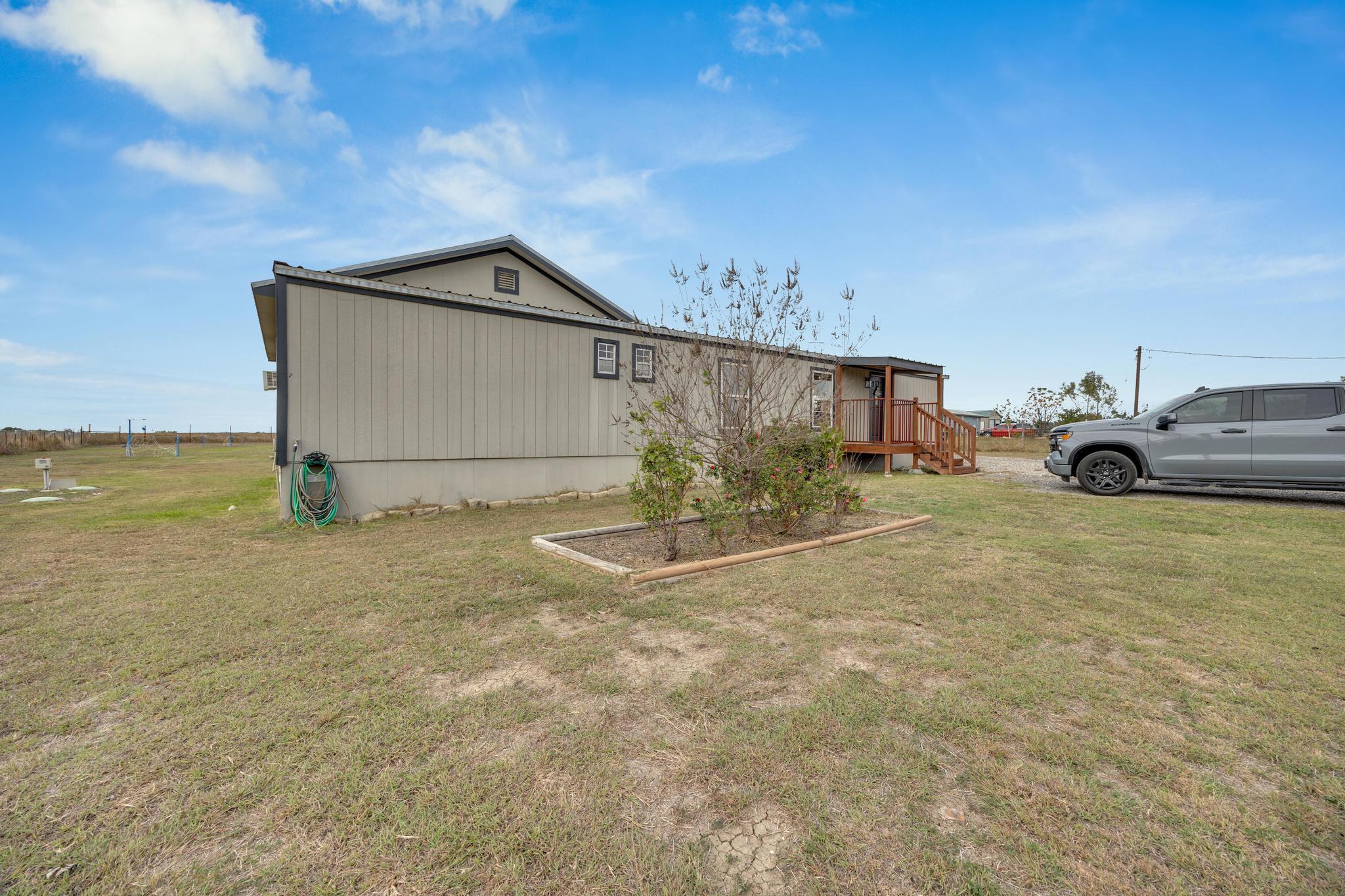 106 Cloudberry Ln, Elgin, TX 78621