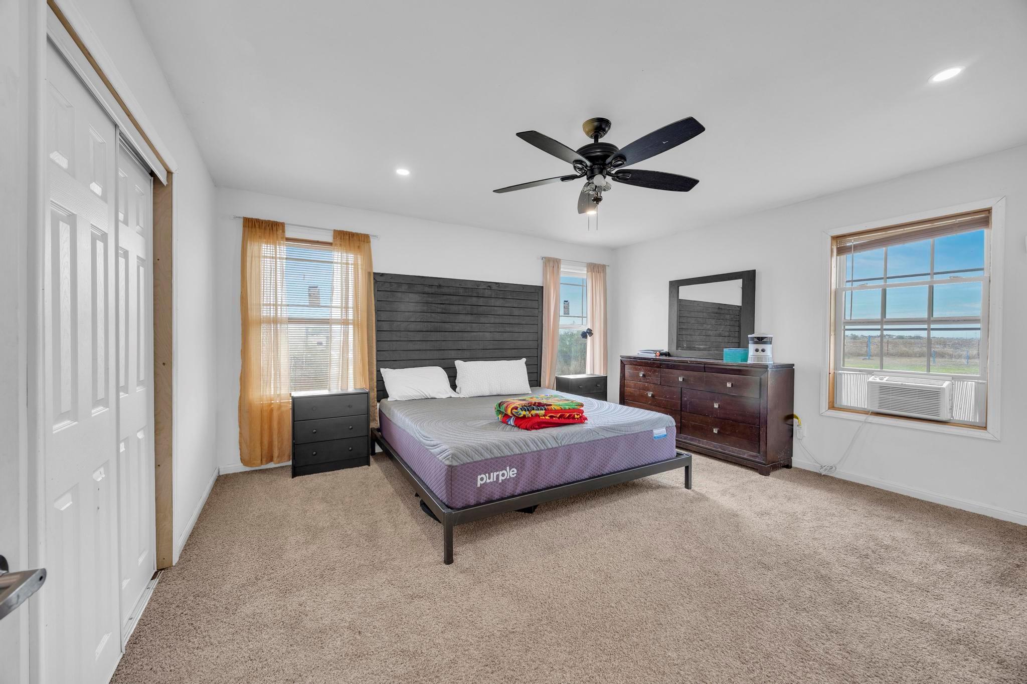 106 Cloudberry Ln, Elgin, TX 78621