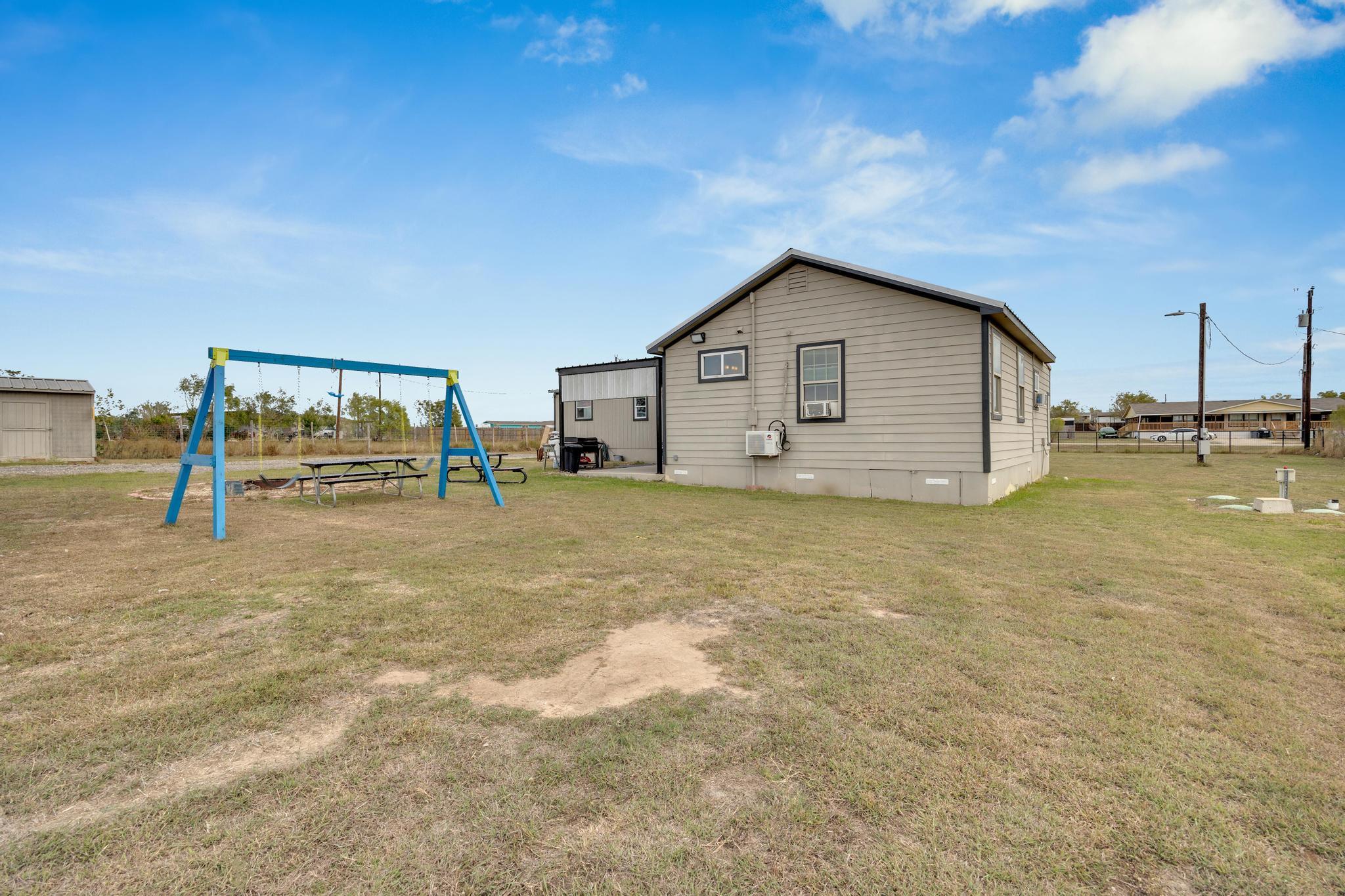 106 Cloudberry Ln, Elgin, TX 78621