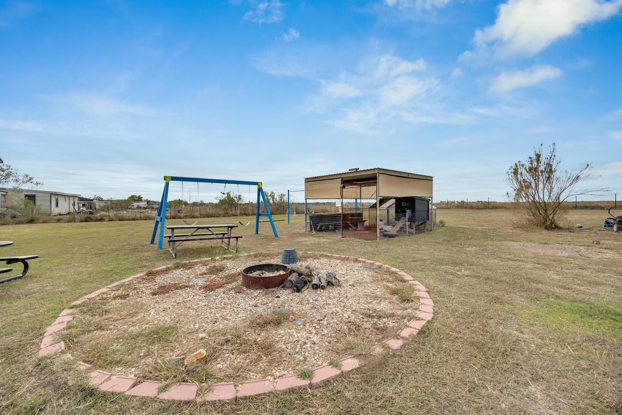 106 Cloudberry Ln, Elgin, TX 78621