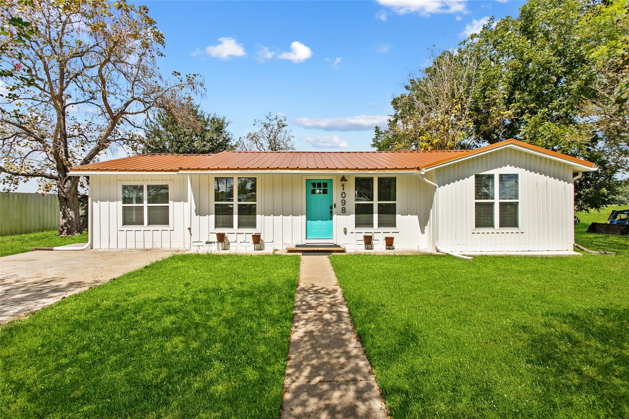 1098 FM 3403, Lincoln, TX 78948