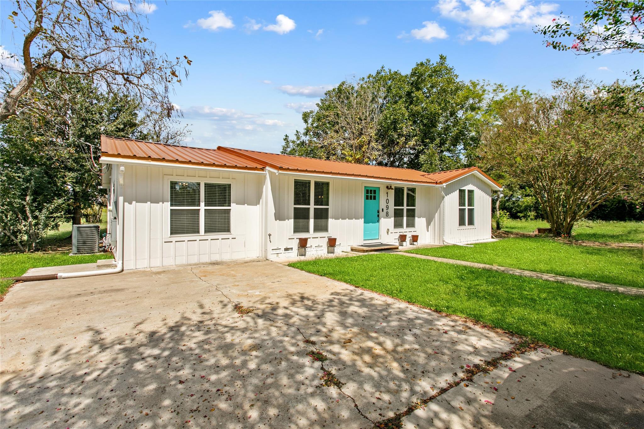 1098 FM 3403, Lincoln, TX 78948